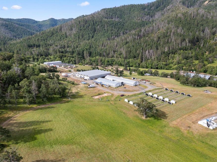 46_3375 little applegate - farm drone -
