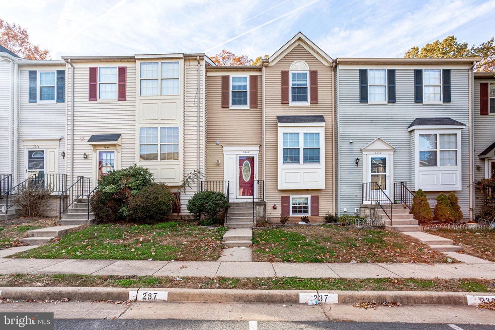 7642 Chadds Landing Way, Manassas, VA 20111 - photo 1