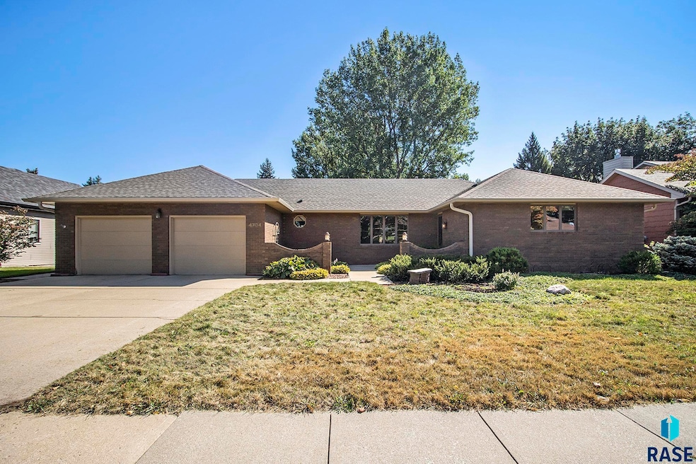 4704 S Tomar Rd, Sioux Falls, SD 57105 - photo 1