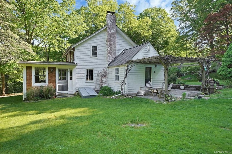 1575 Journeys End Rd, Croton On Hudson, NY 10520 - photo 1