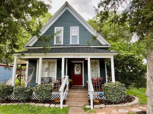 310 W Sidnor St, Alvin, TX 77511 - photo 1