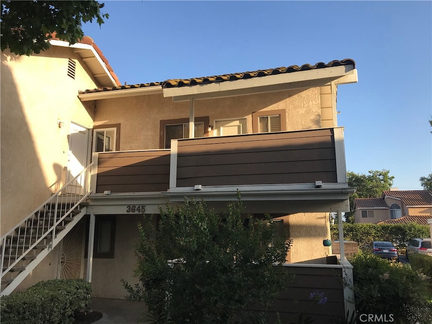 Upstairs end Unit - Studio