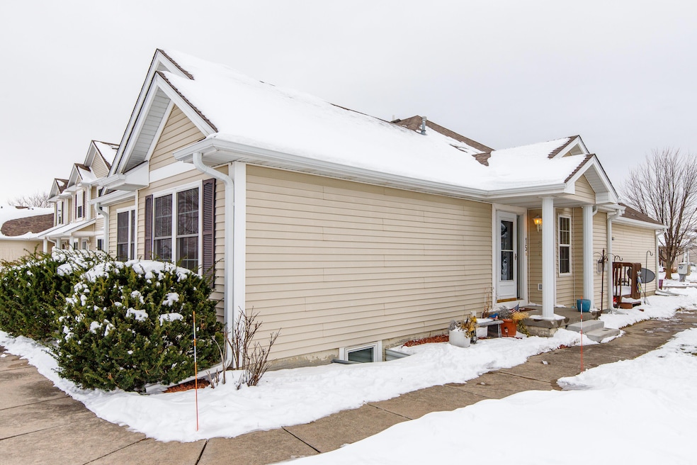 4255 Eisenhower Ln unit 15, Ames, IA 50010 - photo 1