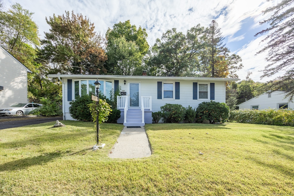 142 Enoch St, Waterbury, CT 06705 - photo 1