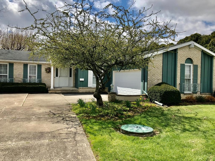 921 W Southern Ave, Bucyrus, OH 44820 - photo 1