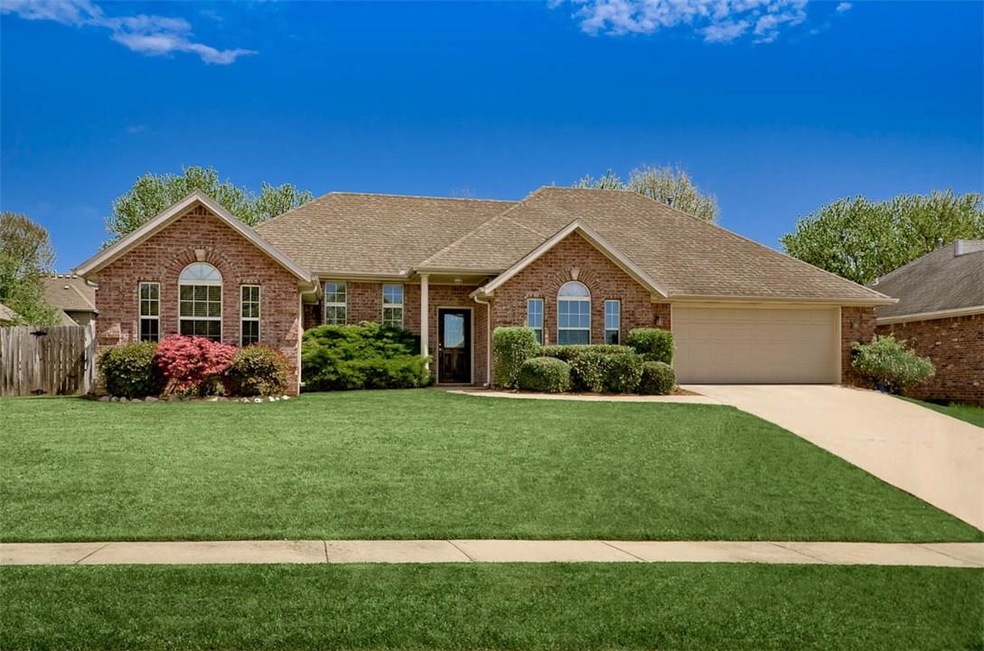 304 NW Saddlebrook Dr, Bentonville, AR 72712 - photo 1