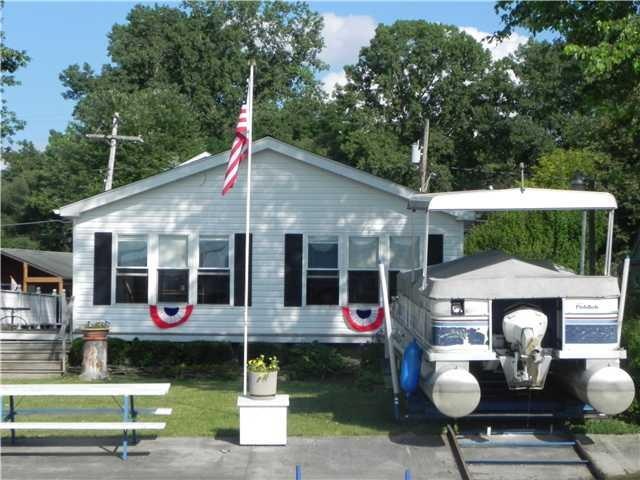 Exterior Front wonderful quiet location with no ca