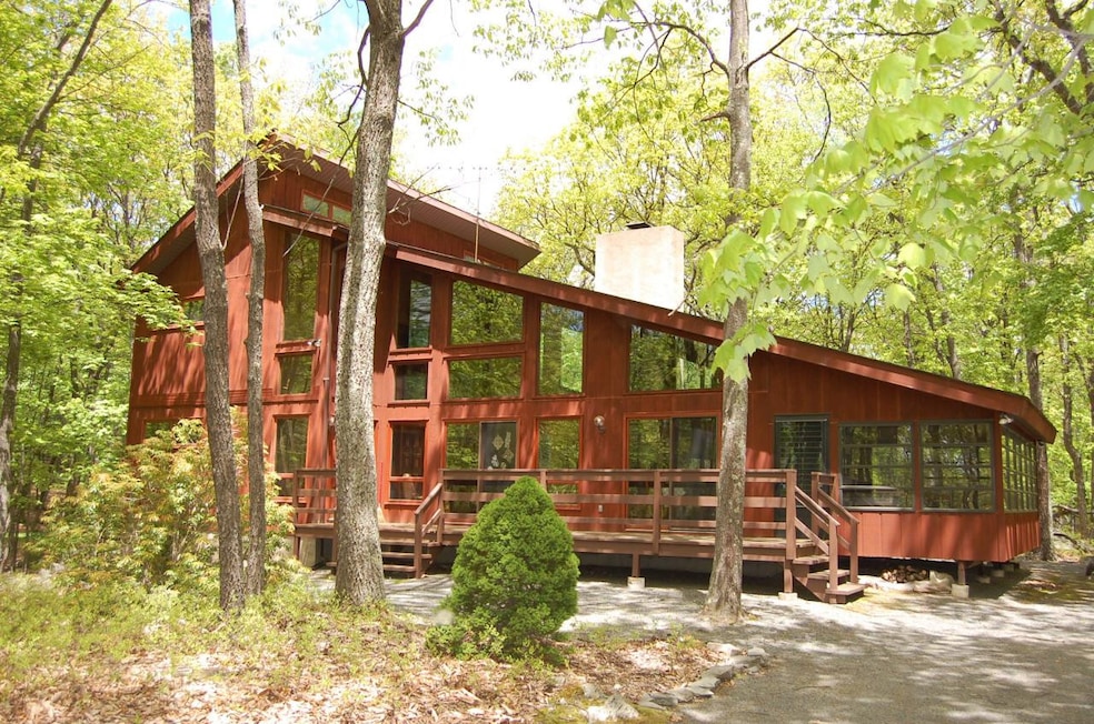 407 Canoe Brook Dr, Hawley, PA 18428 - photo 1