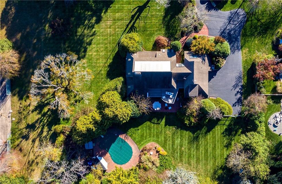 6 Apple Tree Ln, Barrington, RI 02806 - photo 1