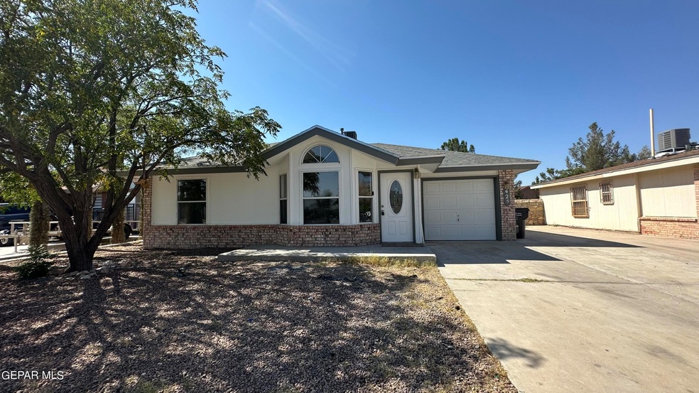 425 Las Palomas Dr, Horizon City, TX 79928 - photo 1