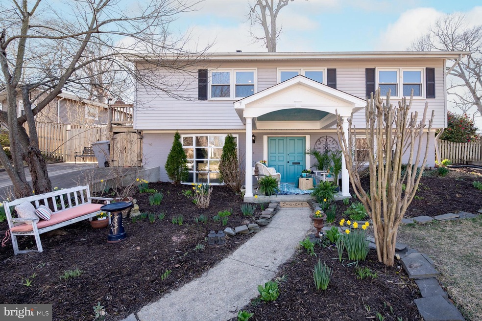 8216 Crown Court Rd, Alexandria, VA 22308 - photo 1