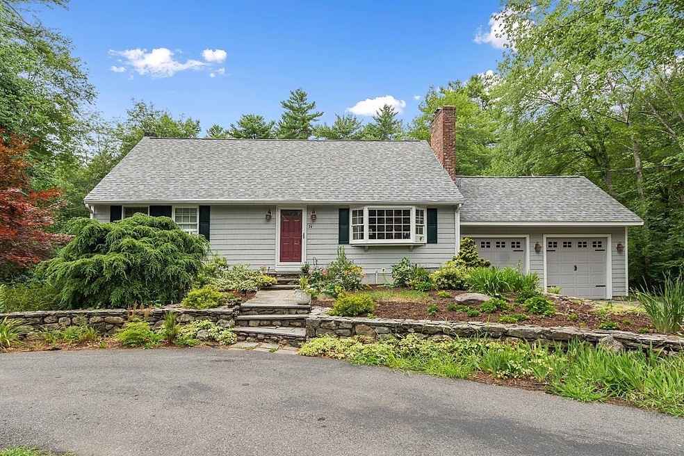 34 Margate Dr, Auburn, NH 03032 - photo 1