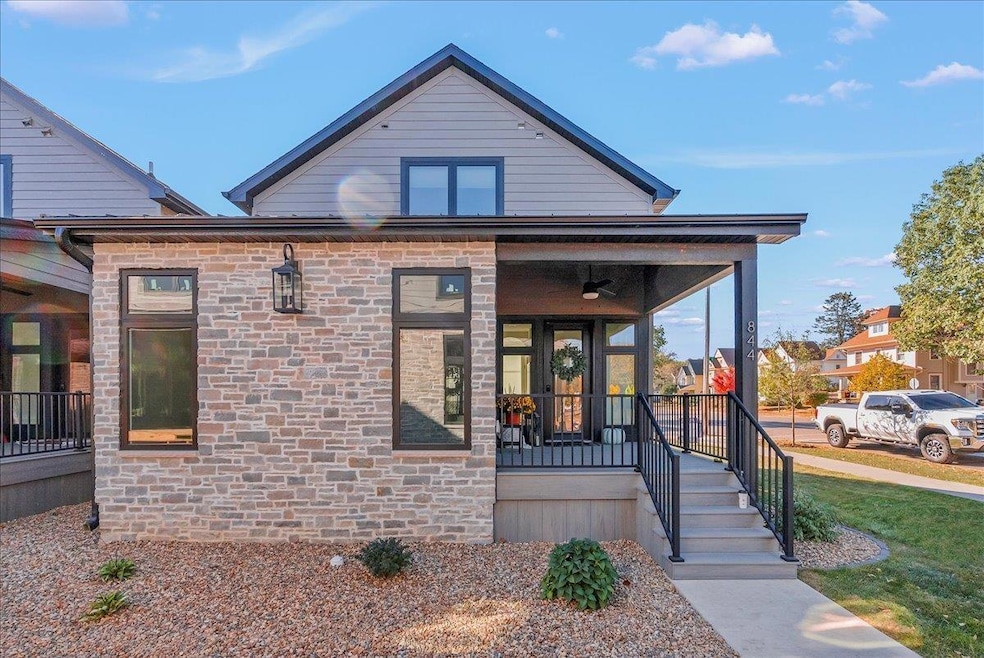 832 Clay St, Cedar Falls, IA 50613 - photo 1