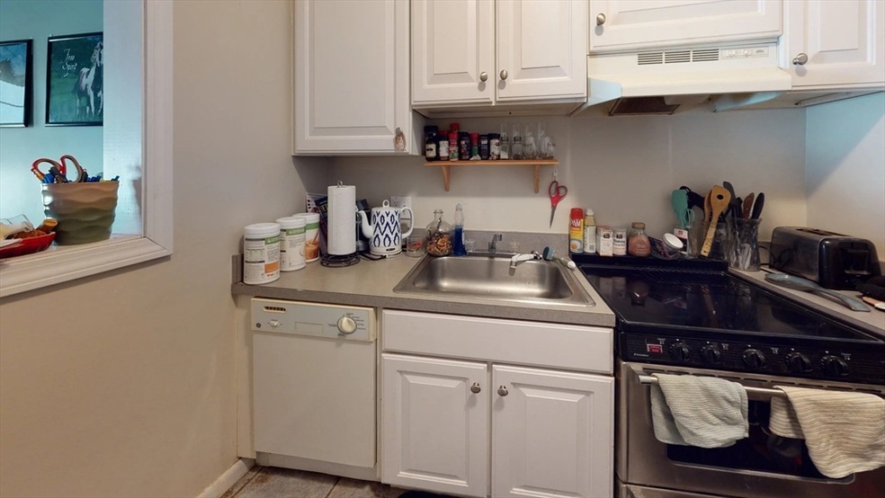 15 University Rd unit 34, Brookline, MA 02445 - photo 1