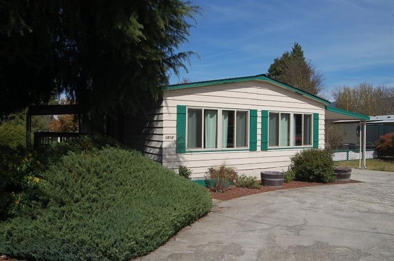 1012 Lee Roze Ln, Grants Pass, OR 97527 - photo 1