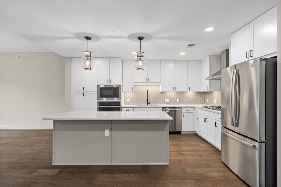 2511 Willowick Rd unit 317, Houston, TX 77027 - photo 1