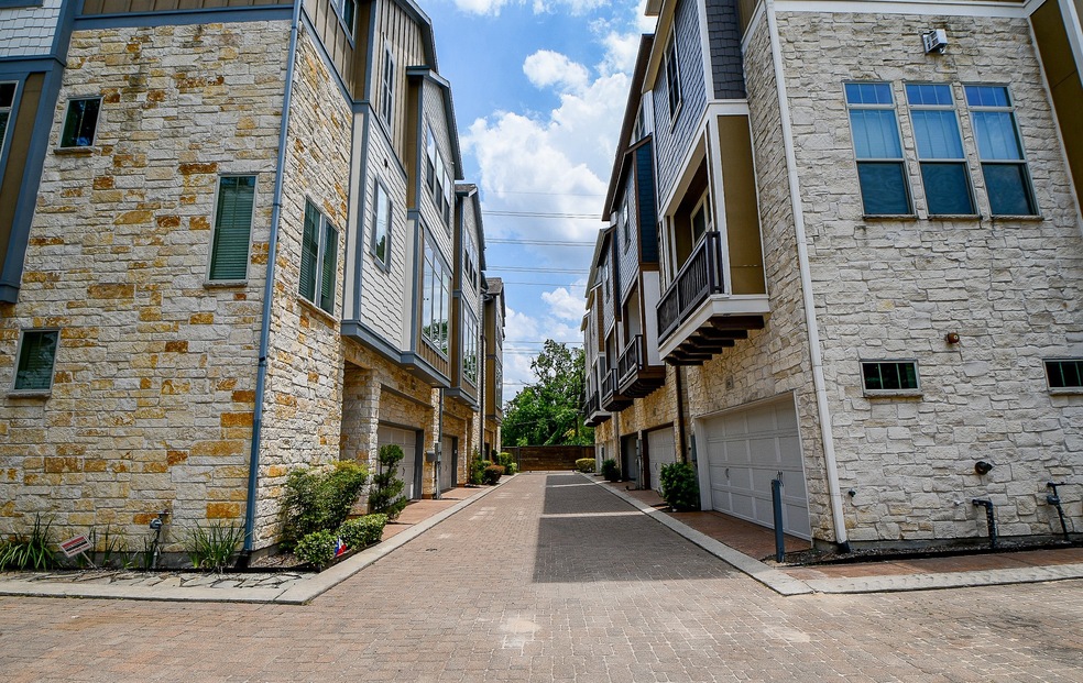 818 Yale St unit A, Houston, TX 77007 - photo 1