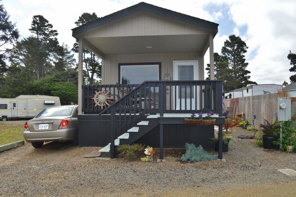 Holiday Hills (2)
