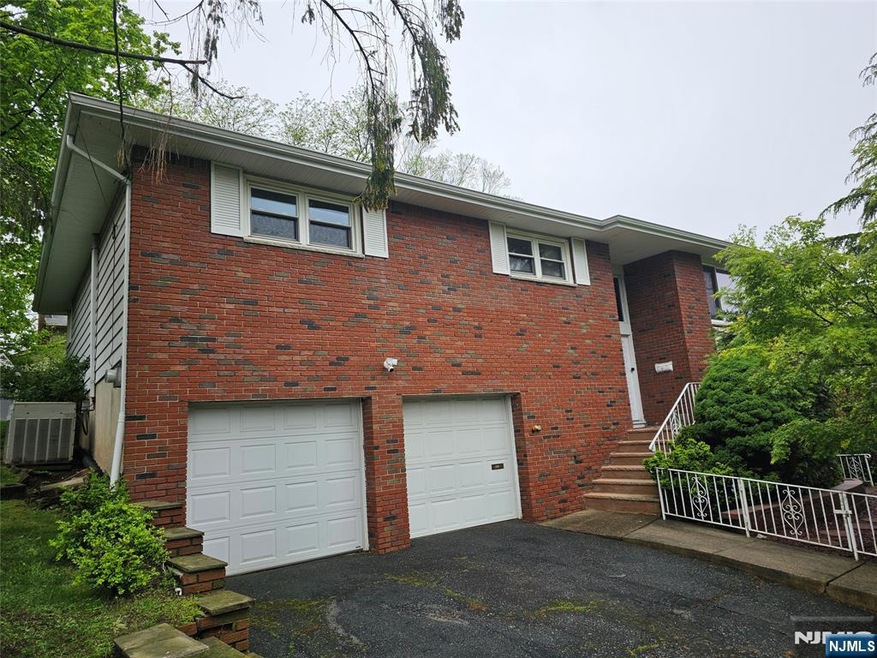 52 Elm St, Englewood Cliffs, NJ 07632 - photo 1