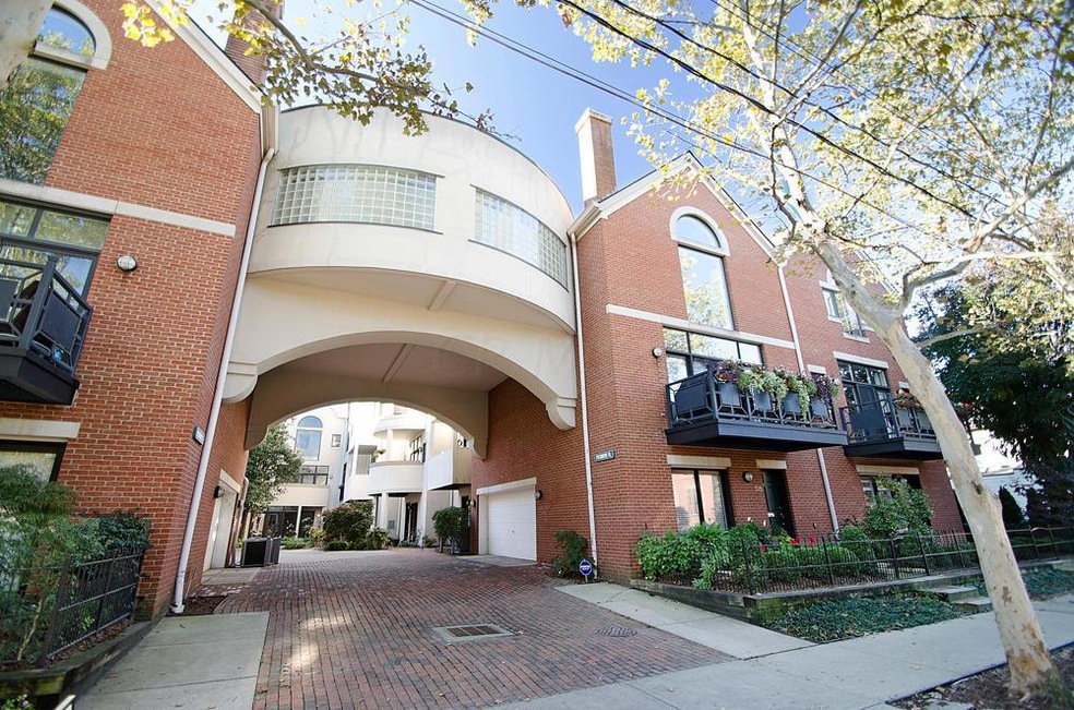 Welcome to 724 Sycamore Place