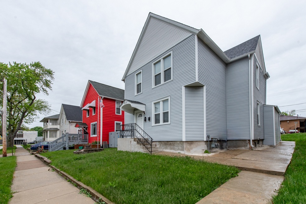 217 Sherman Place unit 1, Waukegan, IL 60085 - photo 1