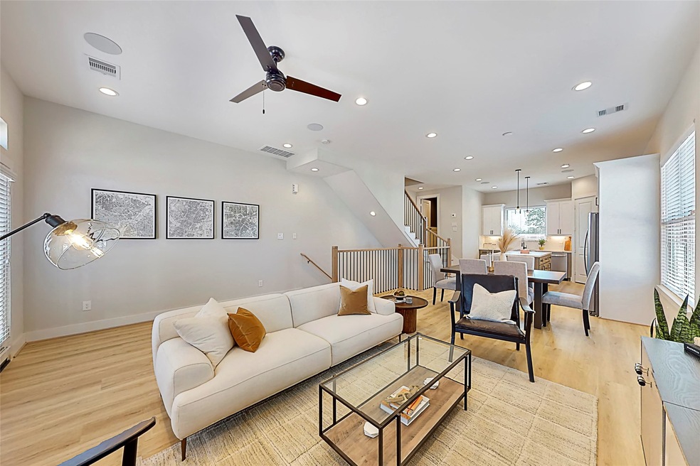 3721 Creekmont Dr, Houston, TX 77091 - photo 1