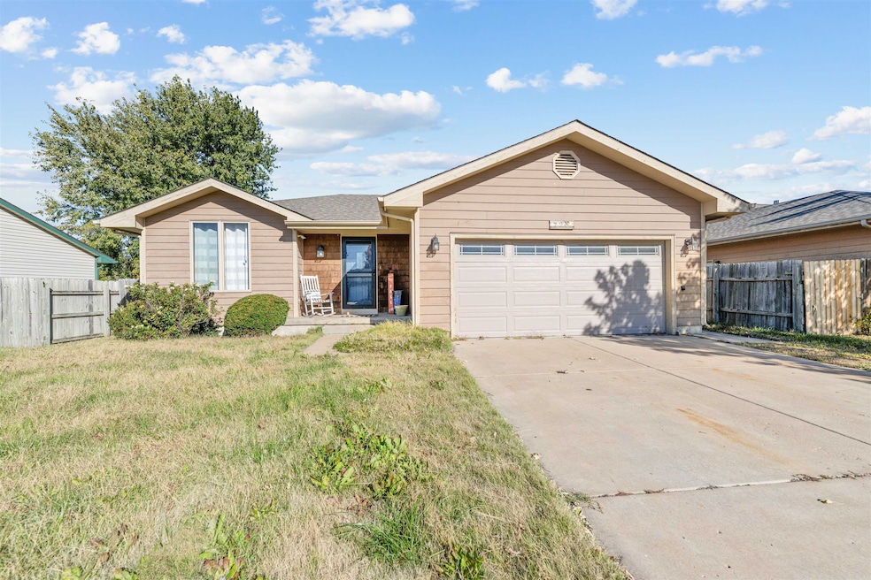 726 Dustin Rd, Salina, KS 67401 - photo 1