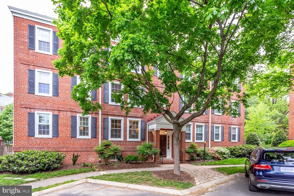 4717 31st St S unit A1, Arlington, VA 22206 - photo 1