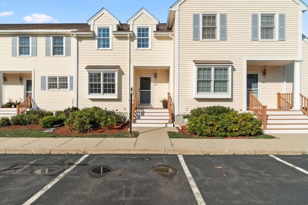 311 Thayer St unit 311, Abington, MA 02351 - photo 1