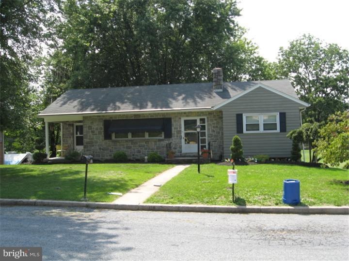 3332 Willow Grove Ave, Reading, PA 19605 - photo 1