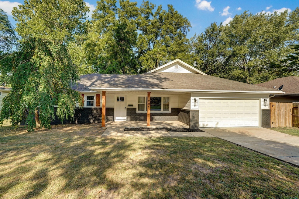 1901 S Sieger Dr, Springfield, MO 65804 - photo 1