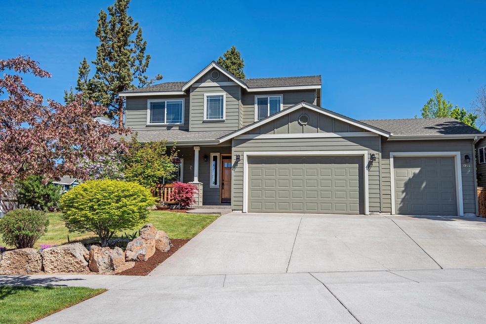 1944 NE Purser Ln Bend OR Front