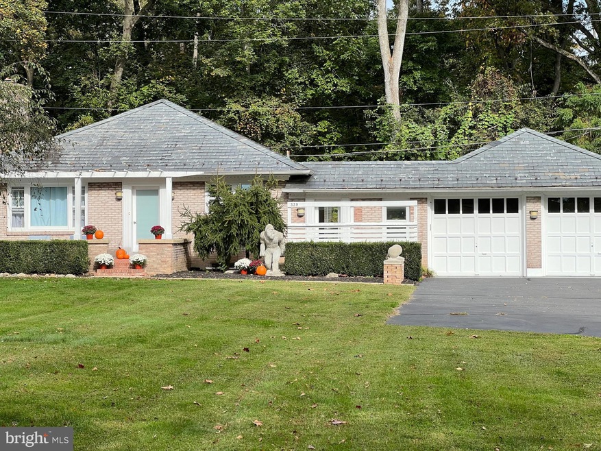 329 Elmwood Ln, Riegelsville, PA 18077 - photo 1