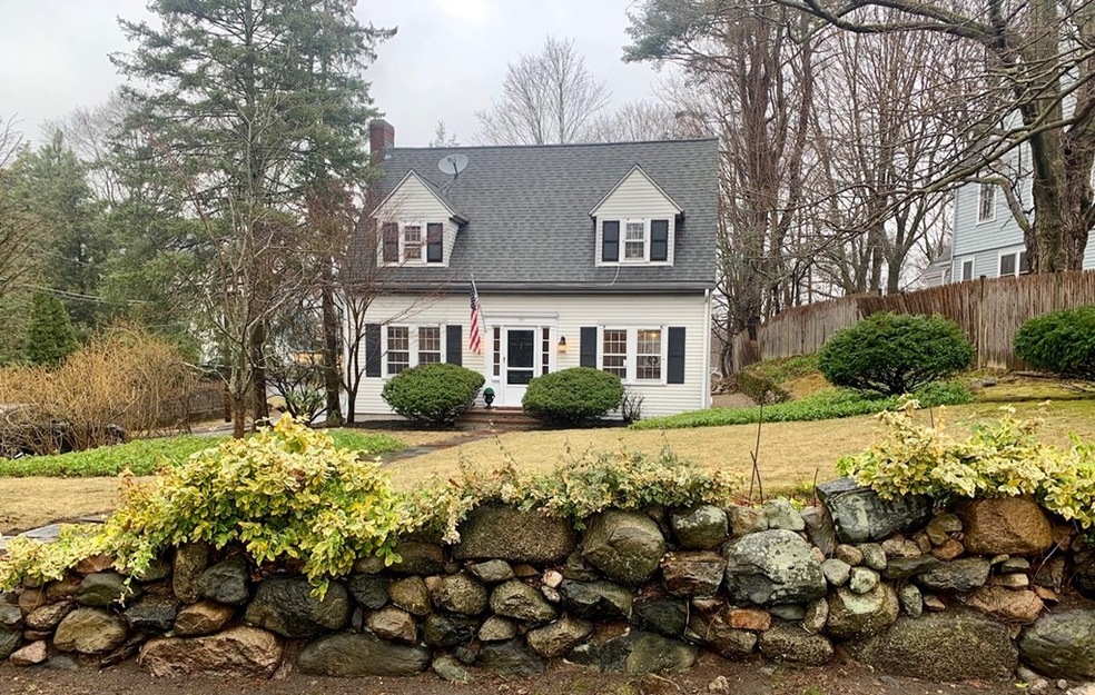 142 Oakland St, Wellesley Hills, MA 02481 - photo 1