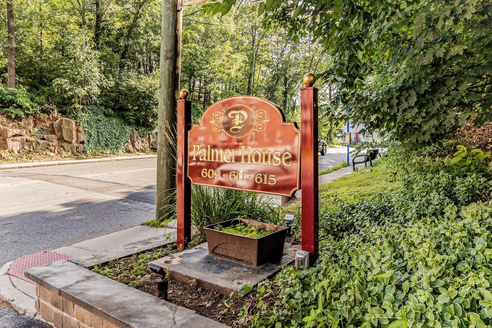 609 Palmer Rd unit 4J, Yonkers, NY 10701 - photo 1