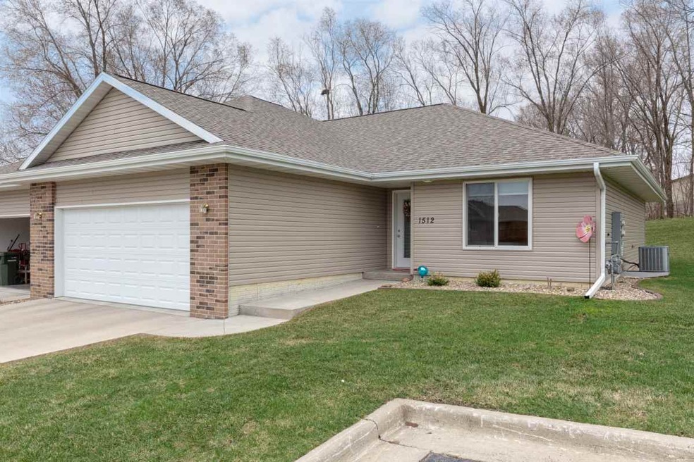 1512 Asbury Ln, Waterloo, IA 50701 - photo 1