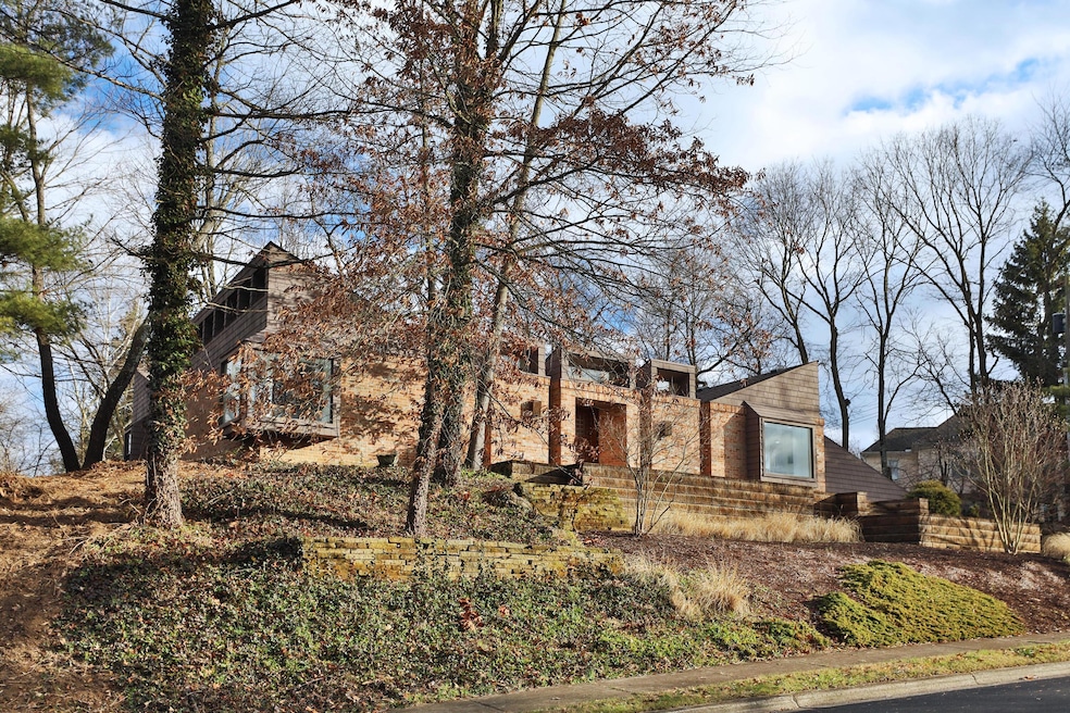 867 Clayton Dr, Worthington, OH 43085 - photo 1