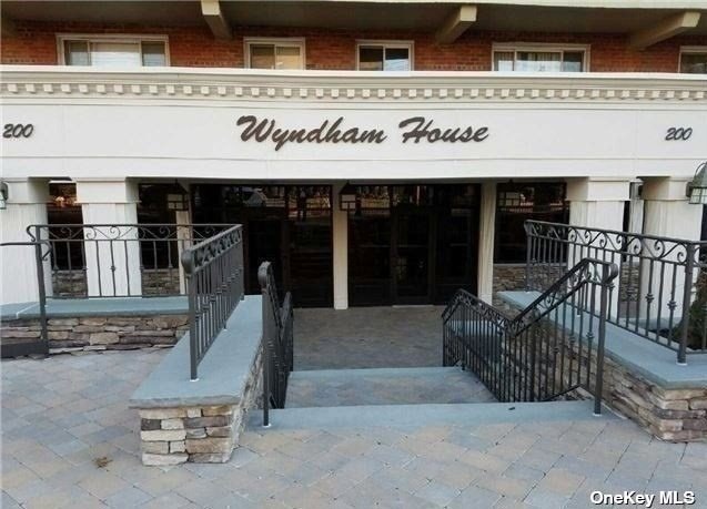 Wyndham House unit 120, Lynbrook, NY 11563 - photo 1