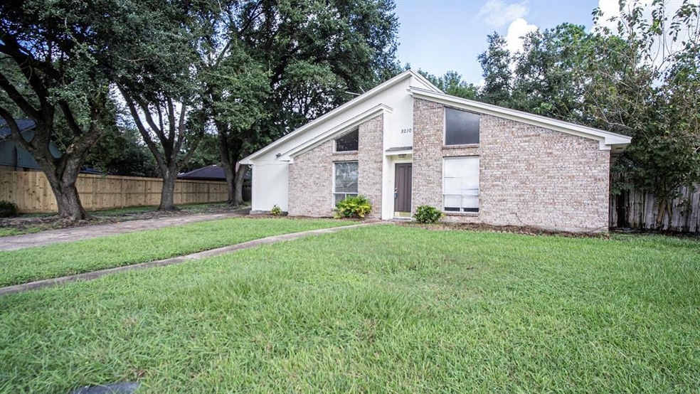 8210 Pincay Oaks Ct, Houston, TX 77088 - photo 1
