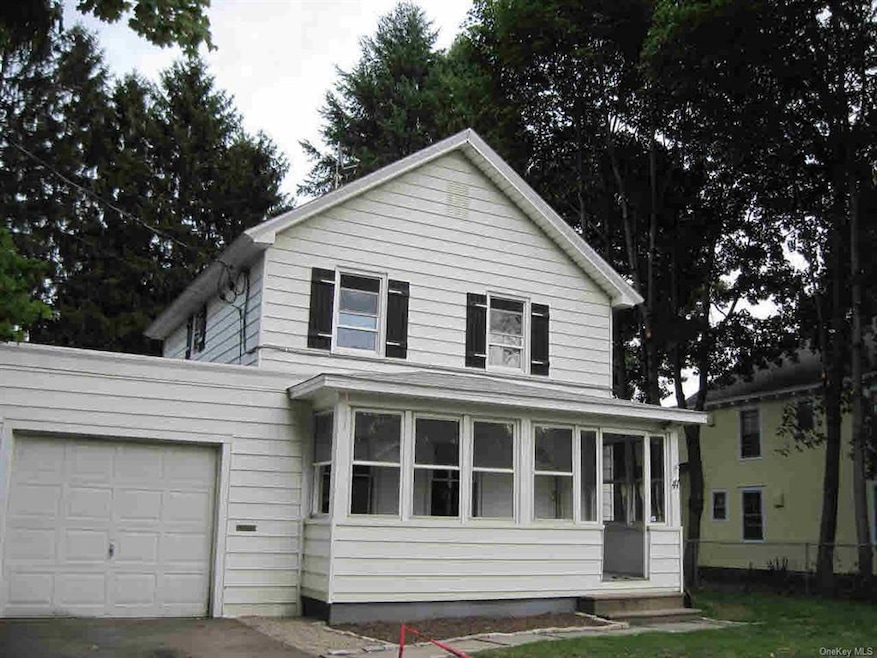 41 Thompson St unit 1, Red Hook, NY 12571 - photo 1