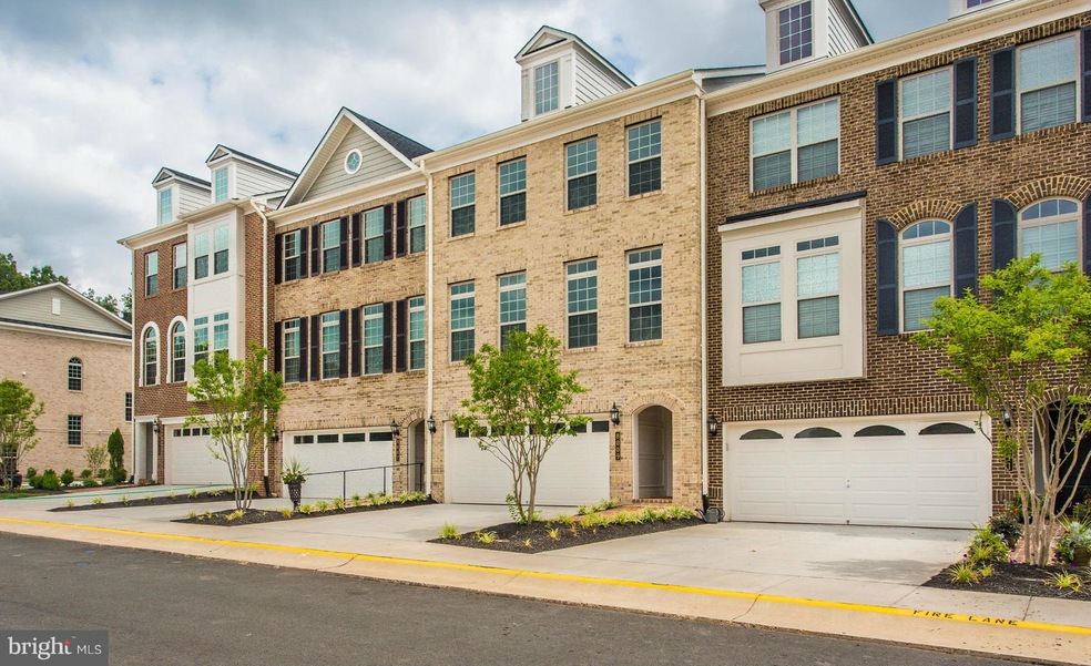 8009 Turtle Creek Cir, Gainesville, VA 20155 - photo 1