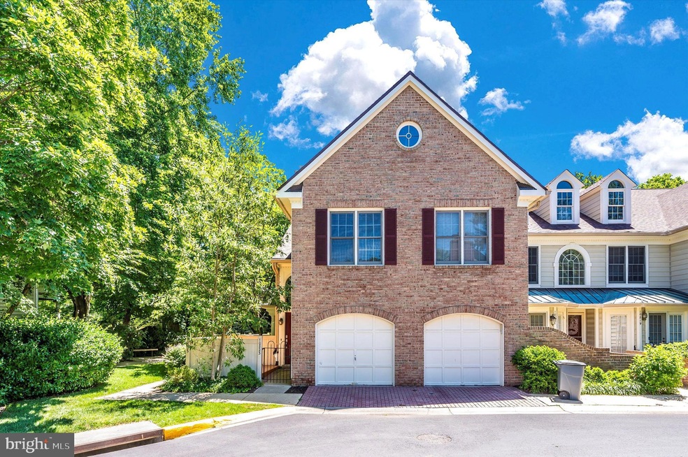 10825 Luxberry Dr, Rockville, MD 20852 - photo 1