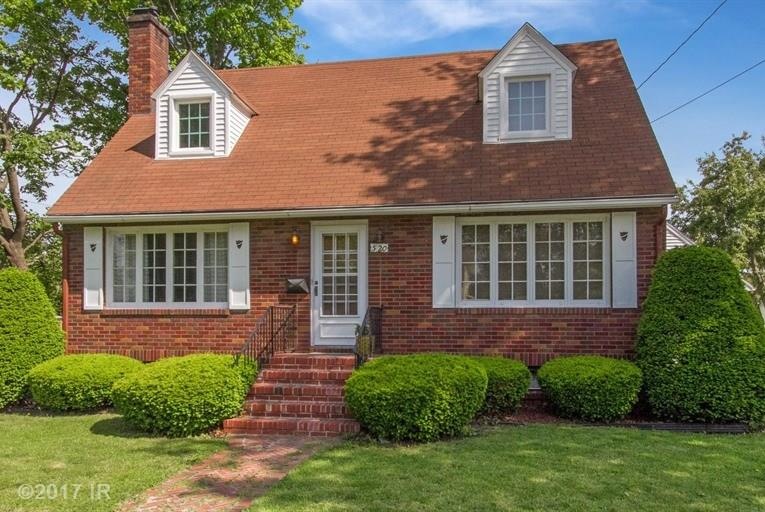 520 S 3rd Ave W, Newton, IA 50208 - photo 1