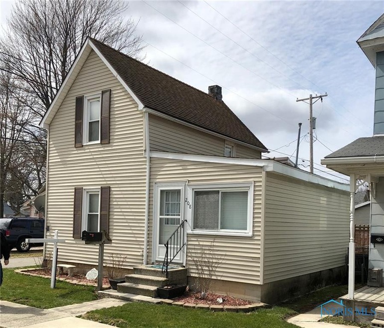 208 N Cherry St, Woodville, OH 43469 - photo 1
