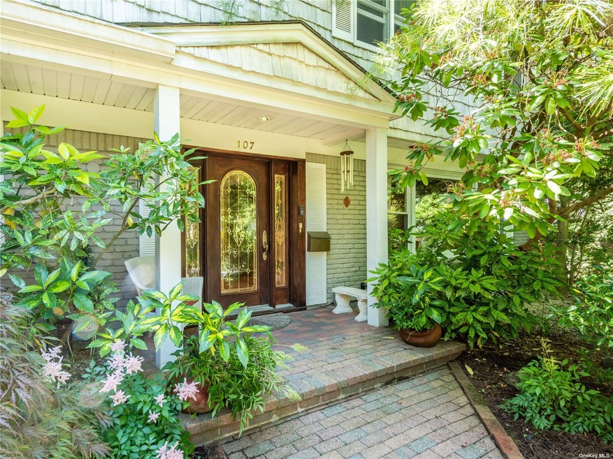 107 Hemlock Rd, Manhasset, NY 11030 - photo 1