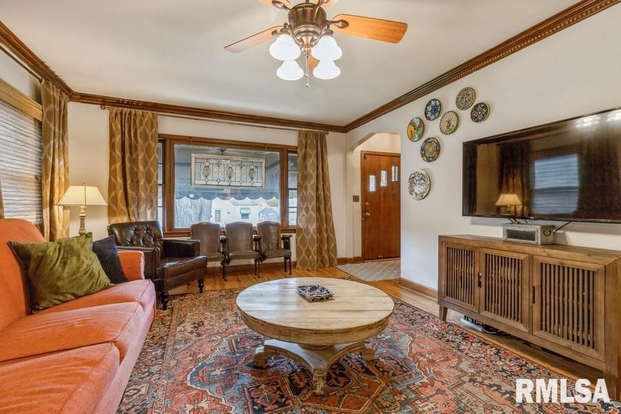 2411 N Myrtle St, Davenport, IA 52804 - photo 1