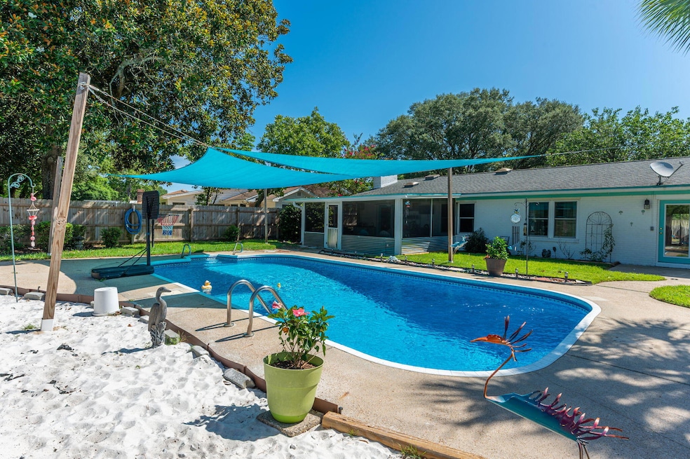 Oasis Pool w/New Sun Shades