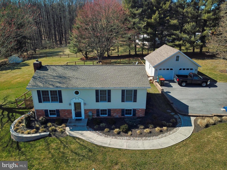 893 Severn Ct, Sykesville, MD 21784 - photo 1