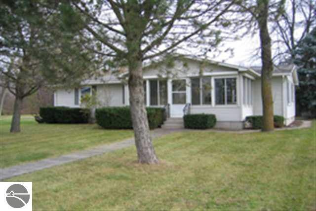 700 E Allen Ct, Au Gres, MI 48703 - photo 1