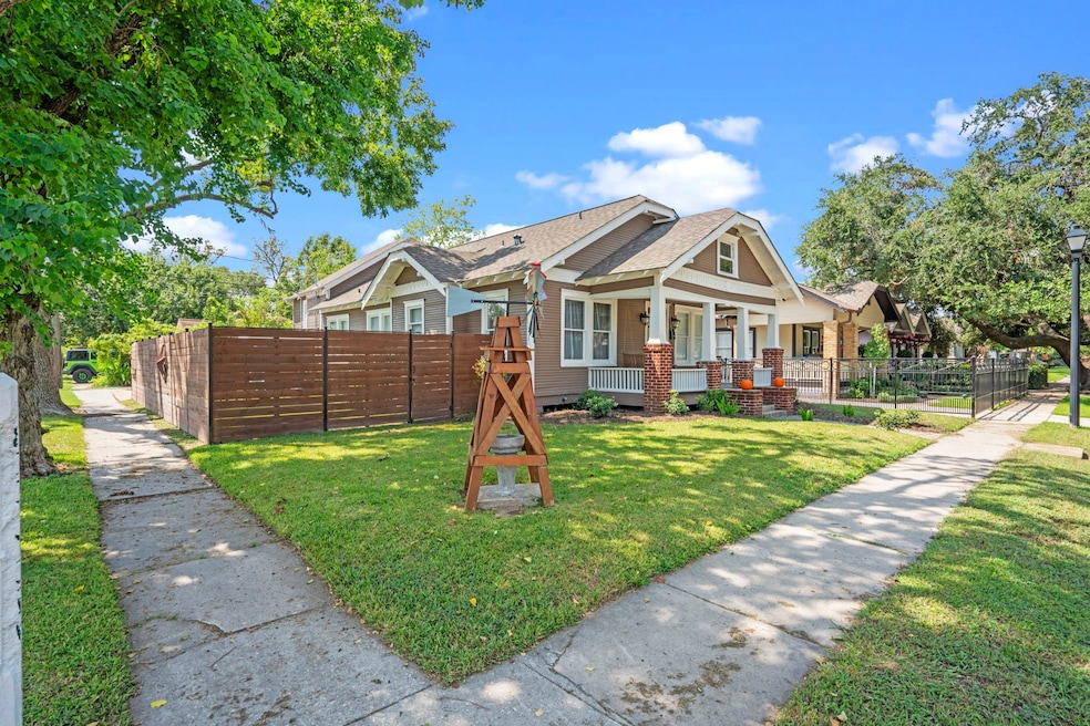 1104 E 16th St, Houston, TX 77009 - photo 1
